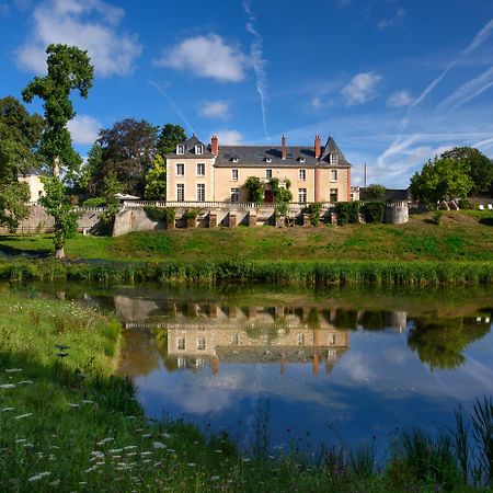 Chateau De La Huberdiere Bed & Breakfast Nazelles-Negron Exterior photo