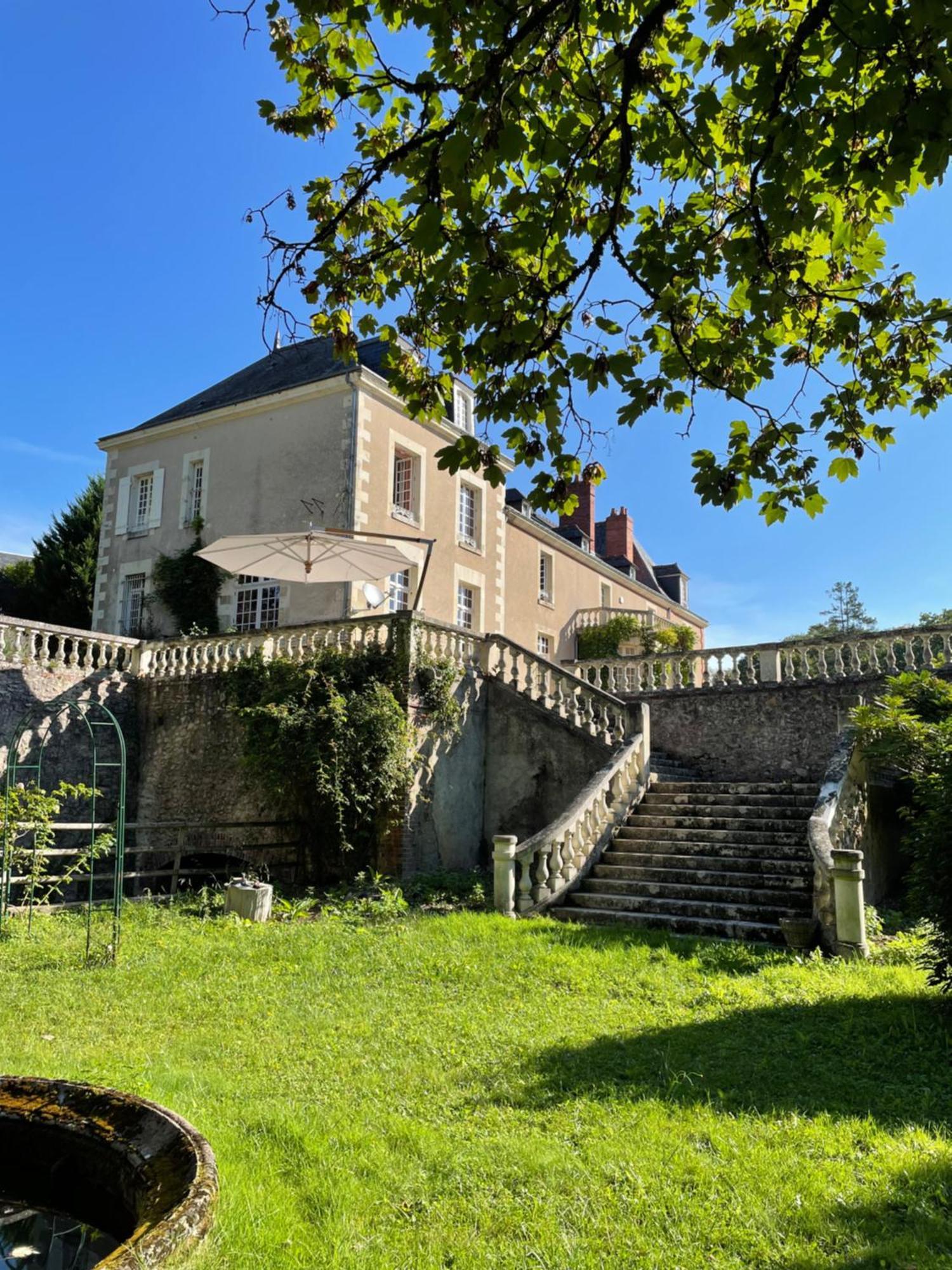 Chateau De La Huberdiere Bed & Breakfast Nazelles-Negron Exterior photo