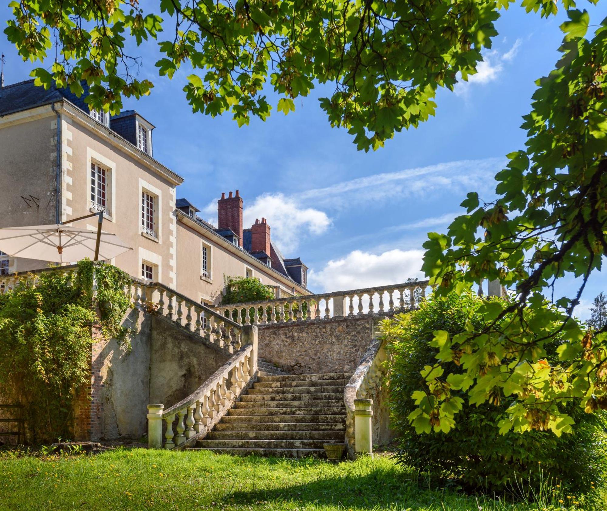 Chateau De La Huberdiere Bed & Breakfast Nazelles-Negron Exterior photo