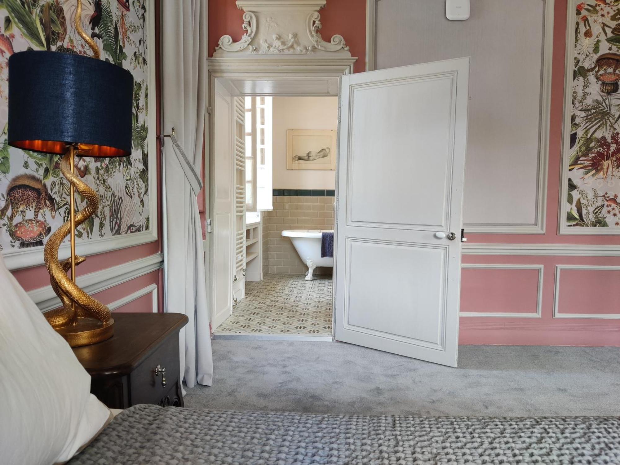 Chateau De La Huberdiere Bed & Breakfast Nazelles-Negron Room photo